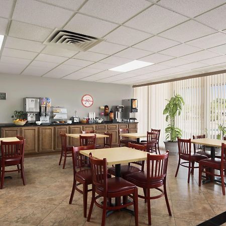 Howard Johnson By Wyndham Winter Haven Fl Esterno foto